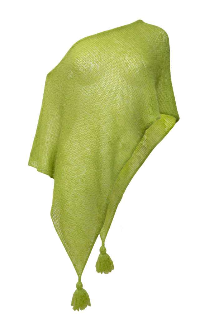 This color is the main highlight of this poncho. Just looking at this sattle and beautiful color reminds us of nature and of spring days.