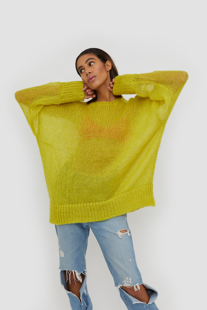 What a unique unusual color! Yes we love unusual and thats why we got inspired by a lovely lemon tree for this jumper.