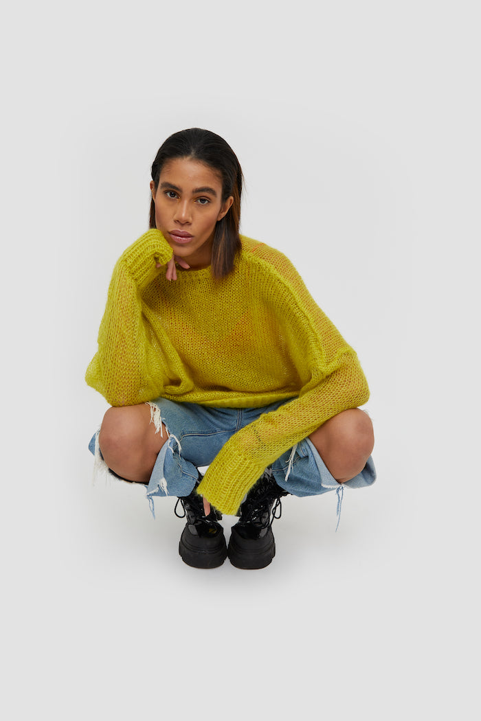 What a unique unusual color! Yes we love unusual and thats why we got inspired by a lovely lemon tree for this jumper.